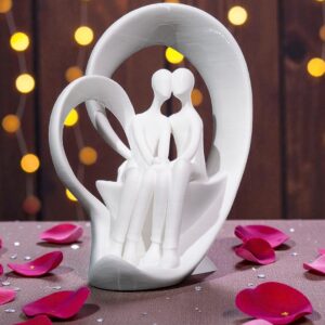 Abstracte sculptuur met liefdesthema